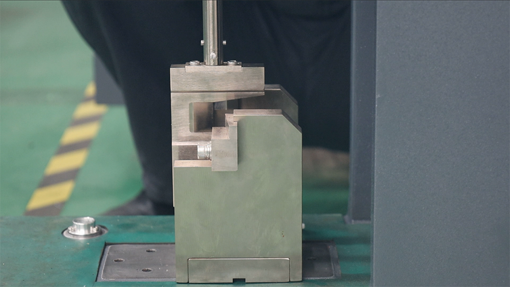 擺錘沖擊試驗機在塑料行業(yè)的應(yīng)用 擺錘沖擊試驗機在塑料行業(yè)的應(yīng)用